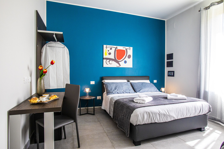 Bedroom 3, Garibaldi 136, Napoli