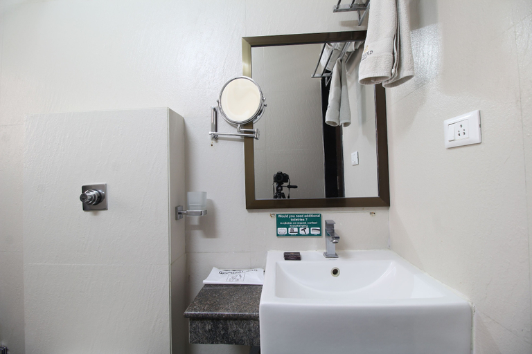 Bathroom 4, Marigold- Newly Renovated Hotel, Ahmadnagar