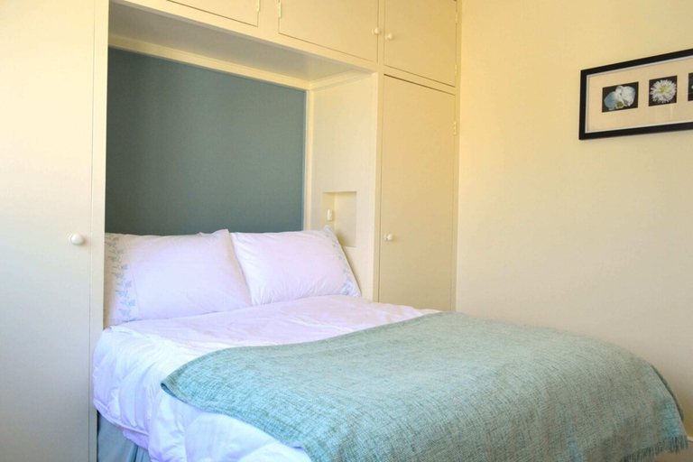 Bedroom 2, Lovely Top Floor Flat in Leafy Fulham, London