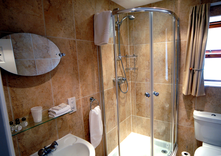 Bathroom 3, New Overlander Inn, Pembrokeshire