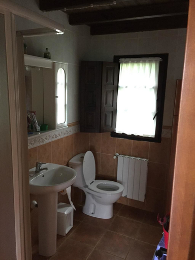 Bathroom, Casa de Aldea El Regueru, Asturias