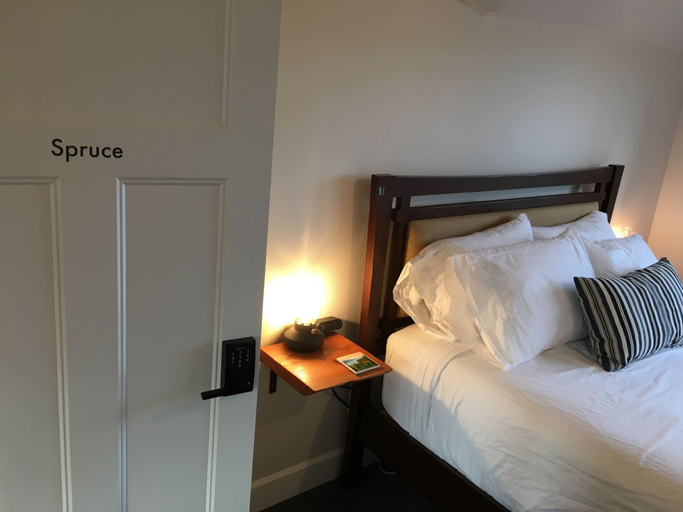 Bedroom 3, The Alberta Petite Hotel, Multnomah