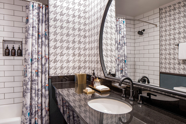 Bathroom 3, The Pelham Hotel, Orleans