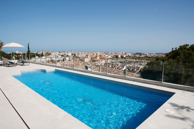 Sport & Beauty 5, Luxury villa with heated pool, Málaga