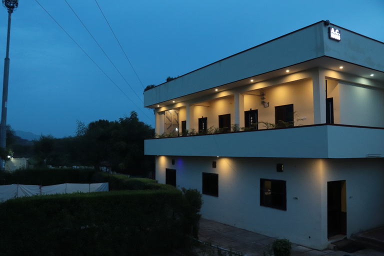 Exterior & Views