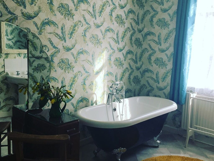 Bathroom 4, Newberry Beach Lodge, Devon