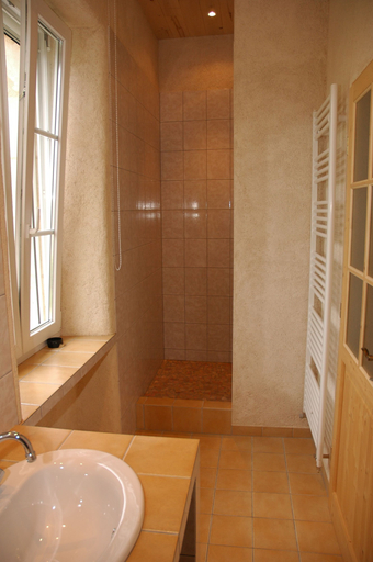 Bathroom 5, Chambres d'hôtes Le Bourdieu, Gironde