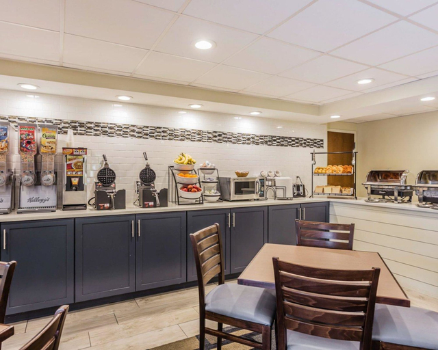 Food & Drinks 5, Quality Inn Mt. Pleasant, Charleston