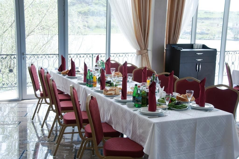 Food & Drinks 4, Noy Land Resort