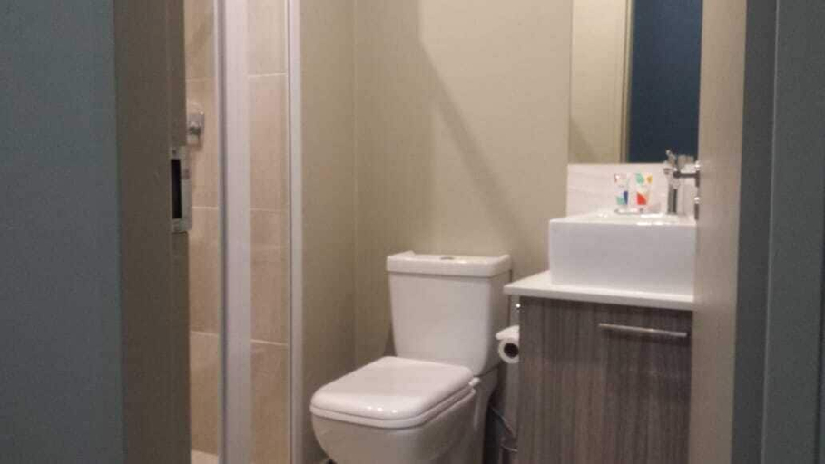 Bathroom 4, Apartmento Rosebank, City of Johannesburg