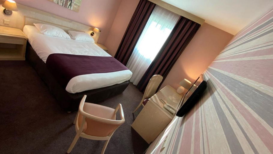 Bedroom 4, Hotel Le Manoir, Nord
