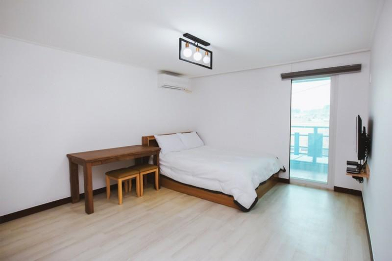 Bedroom 2, Taean (Anmyeondo) Sky and Sea Pension, Taean