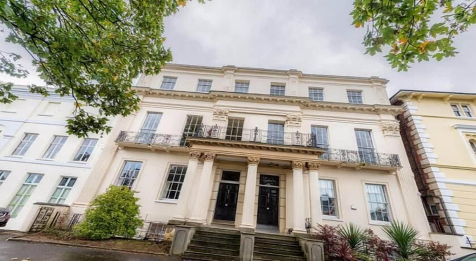 Exterior & Views, F6 Bath Road Apartment, Gloucestershire
