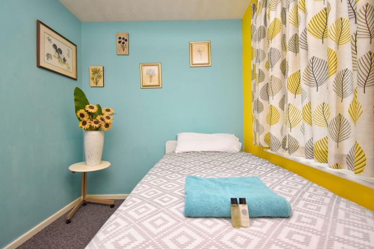 Others 5, Large 3 Bed Sleep 6 Central MK, Milton Keynes