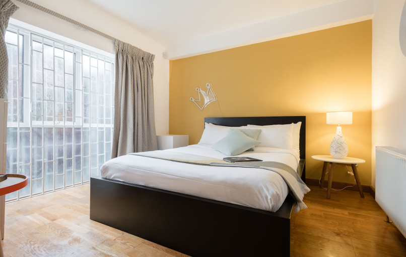 Bedroom 2, The Southwick Sanctuary - Large & Modern 6BDR Home with Private Terrace, London