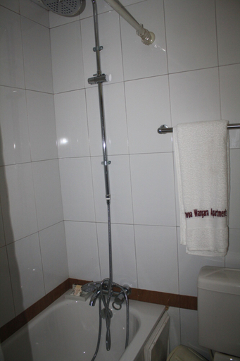 Bathroom 3, Adwoa Wangara Apartments, Accra