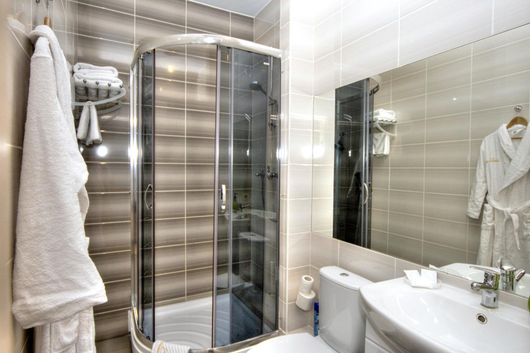 Bathroom 3, Golden Gate Inn, Shevchenkivs'kyi