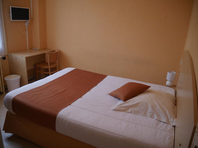 Bedroom 4, Hôtel du Commerce, Pyrénées-Atlantiques
