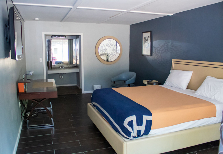 Bedroom 5, The Grand Motel, Noxubee