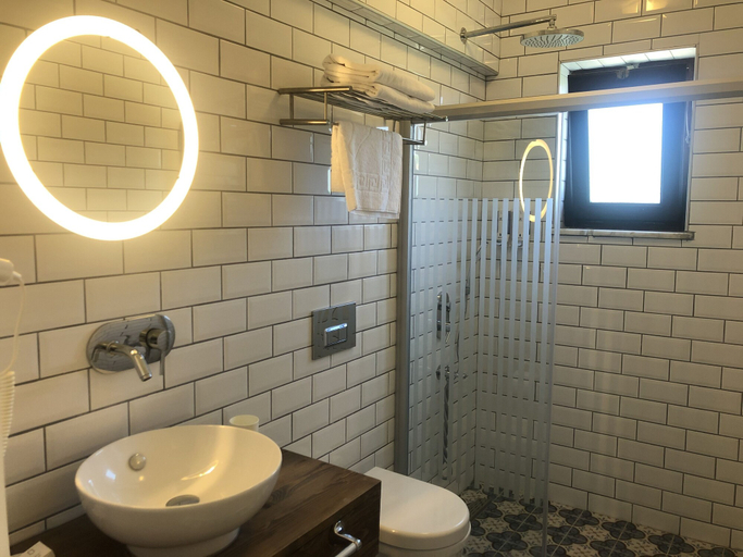 Bathroom 5, Bozcaada Kırlı Otel, Bozcaada