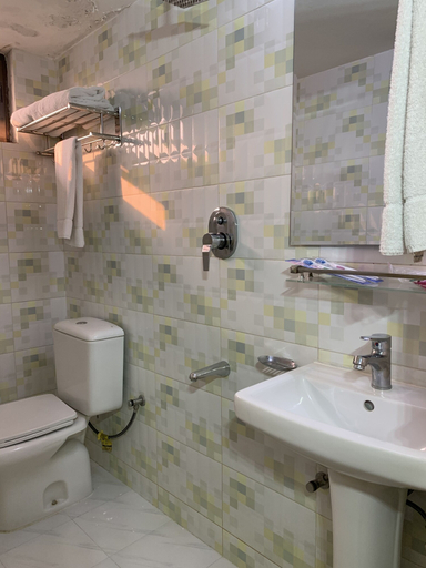 Bathroom 4, Hotel Grand Circle Inn, Dhaka