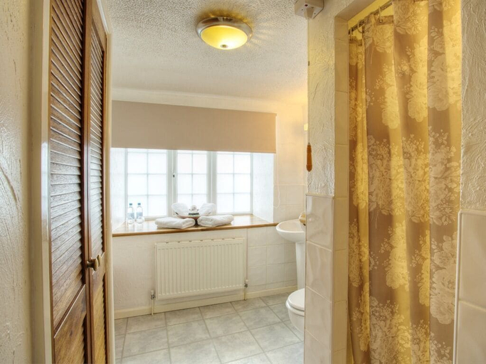 Bathroom 3, Tinhay Mill Guest House, Devon