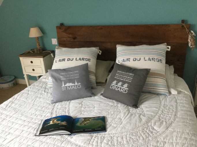 Bedroom 2, Chambre d'hôtes La Métairie à Domloup, Ille-et-Vilaine