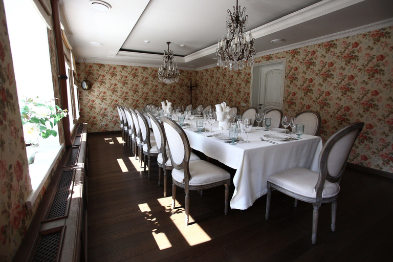 Food & Drinks 5, Tchaikovsky Hotel, Central
