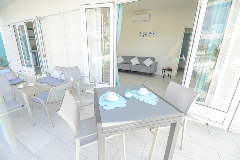 Others 5, Abiki Mauritius, Black River