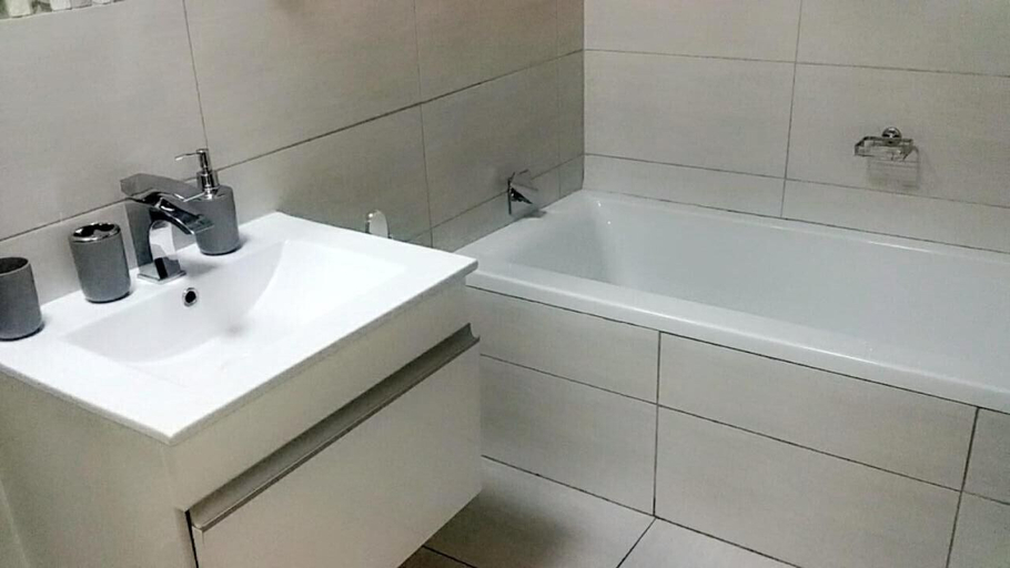 Bathroom 3, Midrand Sleep & GO, City of Johannesburg