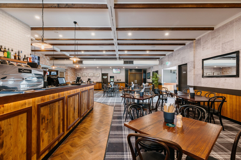 Food & Drinks, Boomerang Motor Hotel, Mackay - Pt A