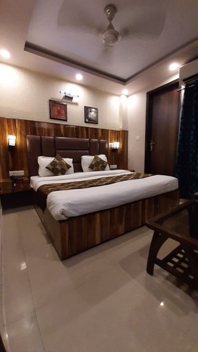 Others 5, Krishna Inn, Delhi