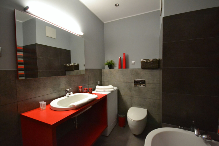 Bathroom 3, Senator Warsaw Apartments, Warsaw