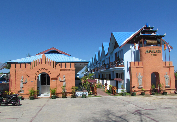 Exterior & Views