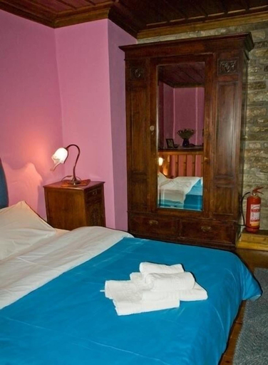 Bedroom 3, En Chora Vezitsa, Epirus