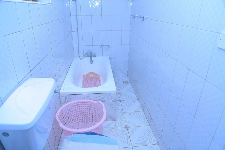 Bathroom 4, Floben Apartments, Kampala
