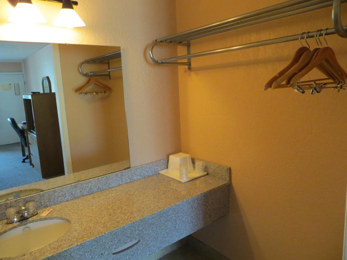 Bathroom 4, Americourt Extended Stays, Sullivan