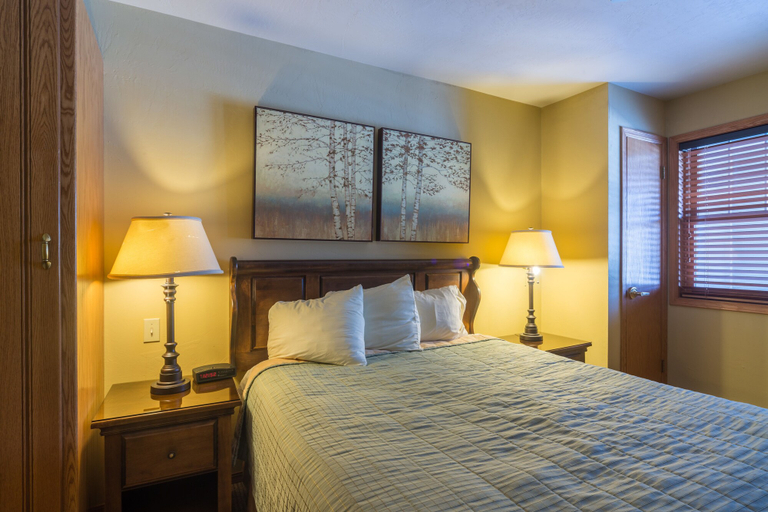 Bedroom 3, Newport Resort, Door