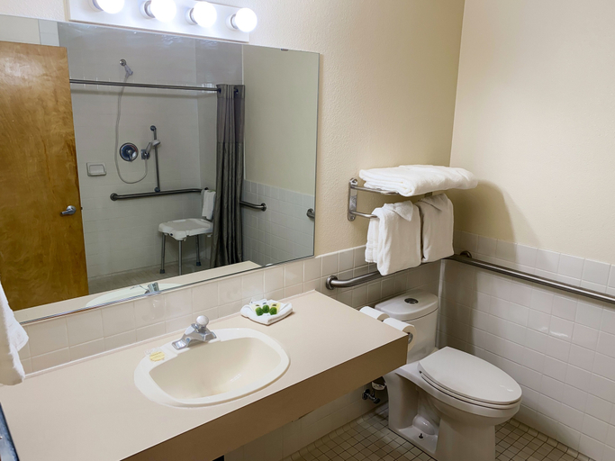 Bathroom 3, Sisters Inn And Suites, Deschutes