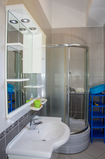 Bathroom 3, Sv. Jelena apartments, Pag