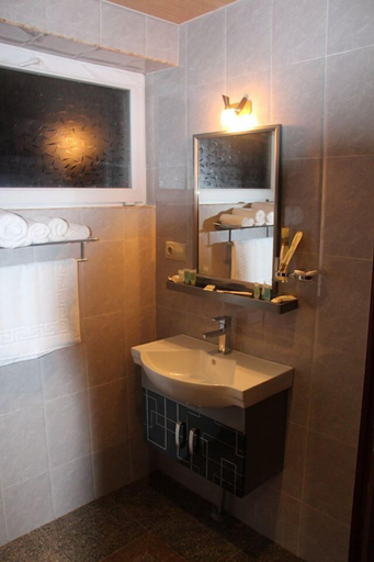 Bathroom 4, Hotel Park Green, Khobi