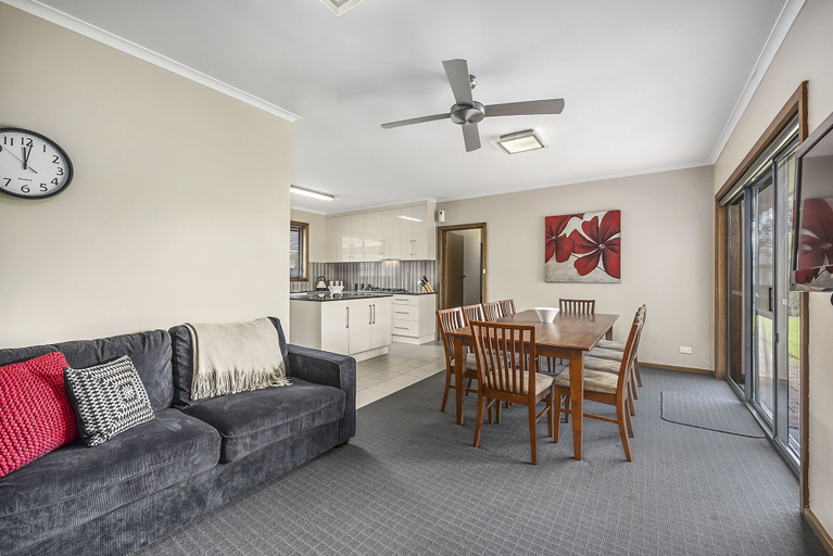 Others 4, Starline, Mount Gambier