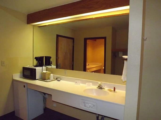 Bathroom 4, Rodeway Inn & Suites Blanding, San Juan