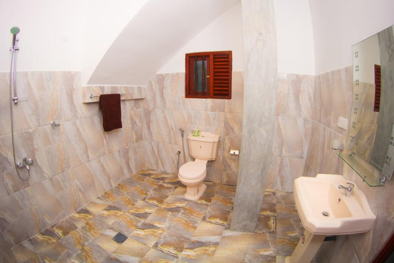 Bathroom 4, Mothers Place Nimala, Hikkaduwa