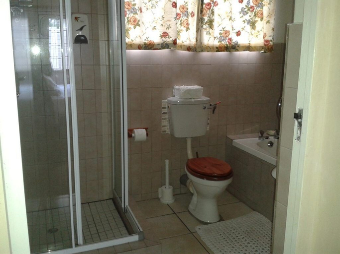 Bathroom 3, Glenhaven Guesthouse, City of Cape Town