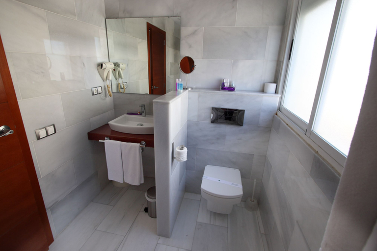 Bathroom 3, Hotel Miramar Valencia, Valencia