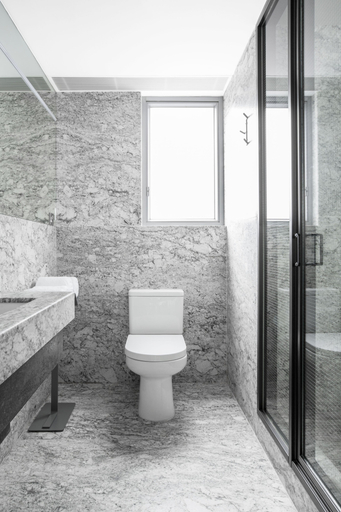 Bathroom 5, Tuve, Hong Kong Island