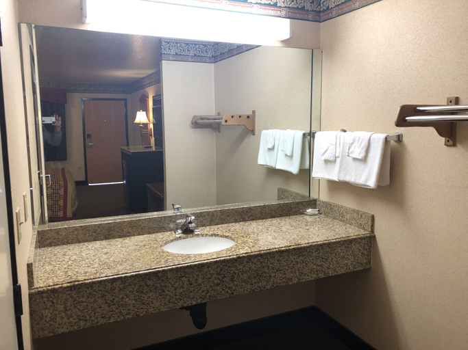 Bathroom 3, La Mirage Inn LAX Airport, Los Angeles