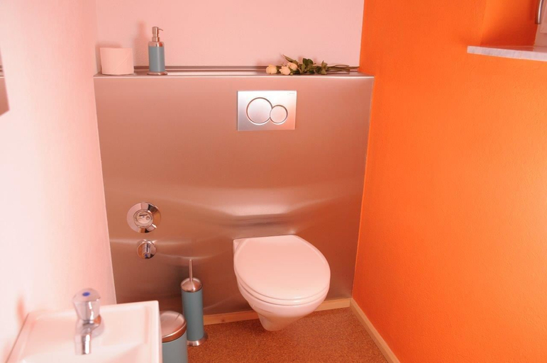 Bathroom 4, Seeland Lodge, Roth