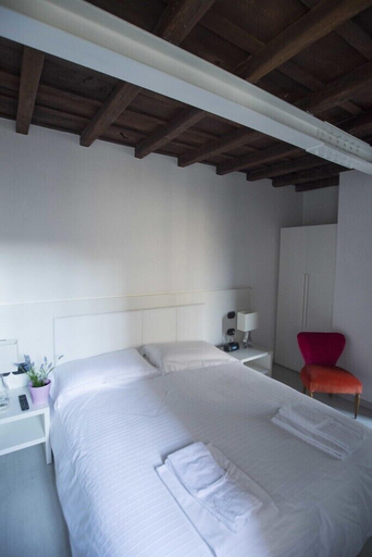 Bedroom 4, Flowers Apartments, Roma